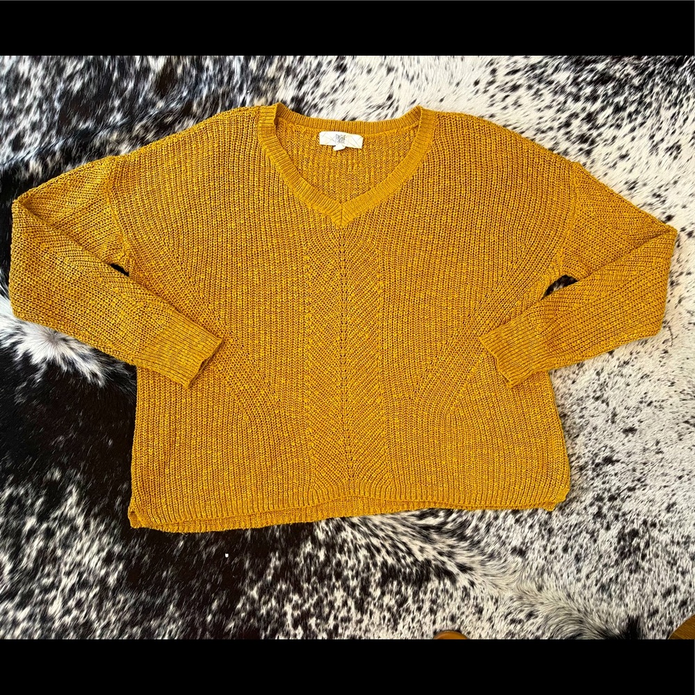 Mustard V-neck, EUC lightweight cropped sweater, M
